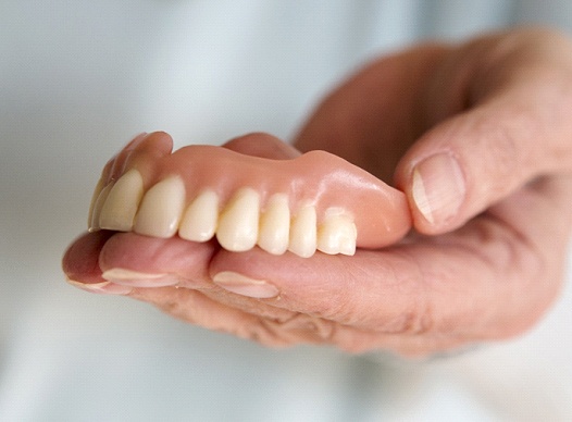 Holding dentures