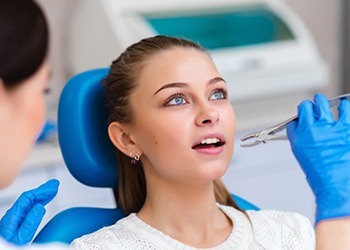 a patient about to undergo the tooth extraction process