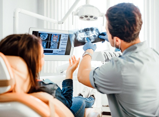 A patient visiting her dentist in Moses Lake for a tooth extraction