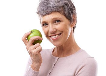 woman holding a green apple